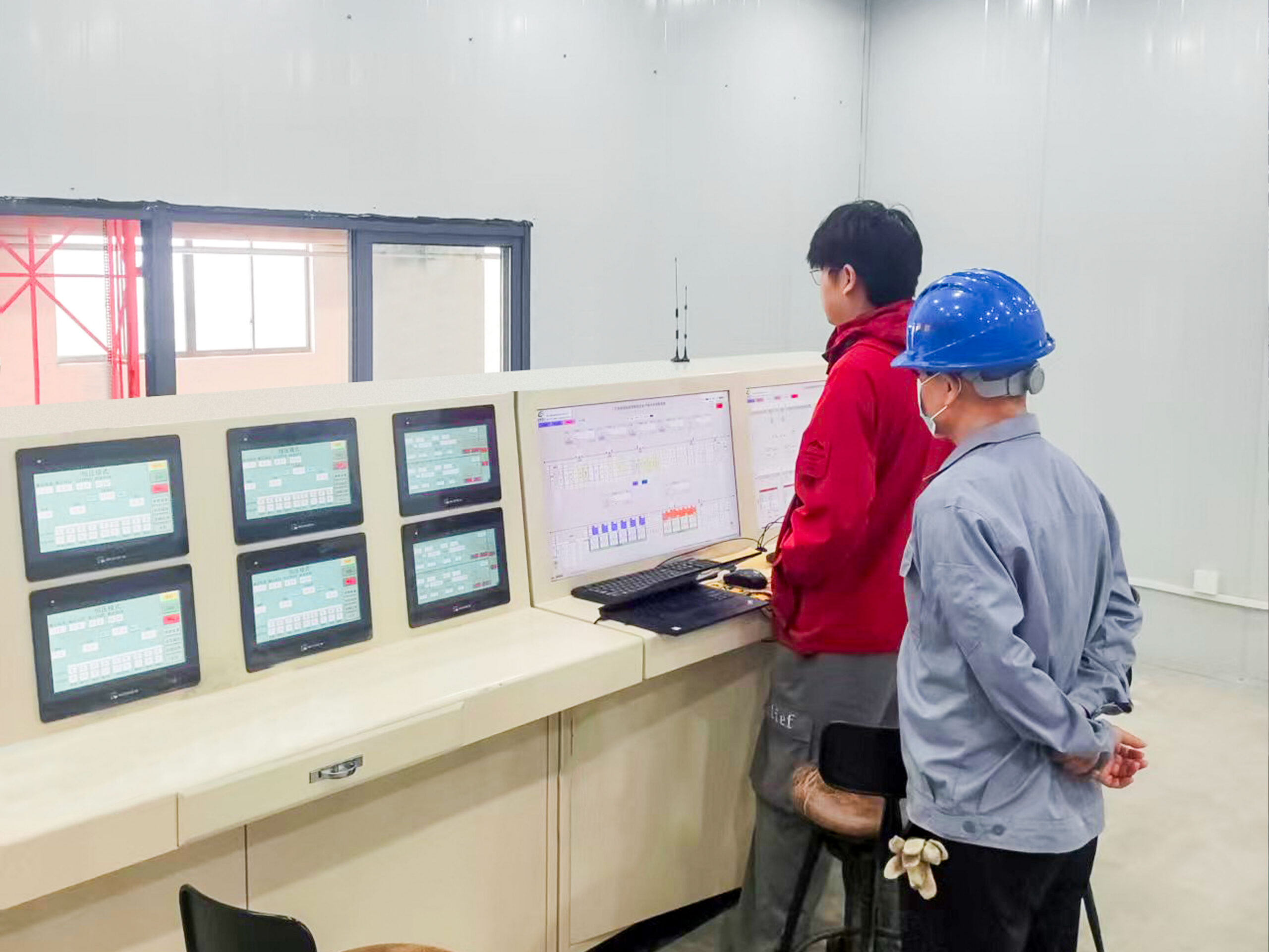 Automated production line for horizontal anodizing of aluminum profiles
